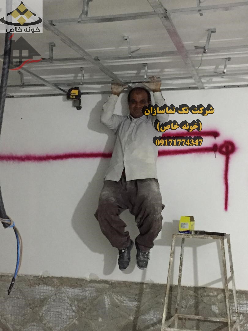 استادکار با انگیزه و با روحیه بالای شرکت دکوراسیون داخلی تک نماسازان در بوشهر